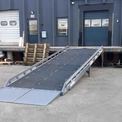 Rampa de carga y descarga AUSBAU-ST fija sin plataforma horizontal