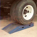 2. Un conjunto de 4 elevadores de ruedas de 100 mm — permite aumentar aún más la altura del transporte si la elevación estándar no es suficiente para realizar trabajos desde el almacén.
2. Un conjunto de 4 elevadores de ruedas de 100 mm — permite aumentar aún más la altura del transporte si la elevación estándar no es suficiente para realizar trabajos desde el almacén.