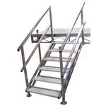 8. Escalera con plataforma – permite al conductor primero pasar a la plataforma y luego ya bajar la escalera (los diferentes vehículos tienen diferentes longitudes, es decir, diferentes ubicaciones de la puerta del conductor desde la pared del almacén).
8. Escalera con plataforma – permite al conductor primero pasar a la plataforma y luego ya bajar la escalera (los diferentes vehículos tienen diferentes longitudes, es decir, diferentes ubicaciones de la puerta del conductor desde la pared del almacén).